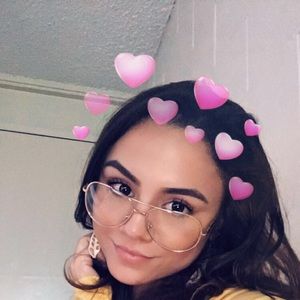 Meet your Posher, Karlirose